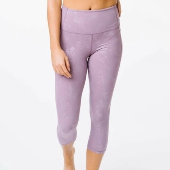 Zyia Active Light Lilac Floral Pocket Hi-Rise Capris Size 2 - Picture 1 of 9